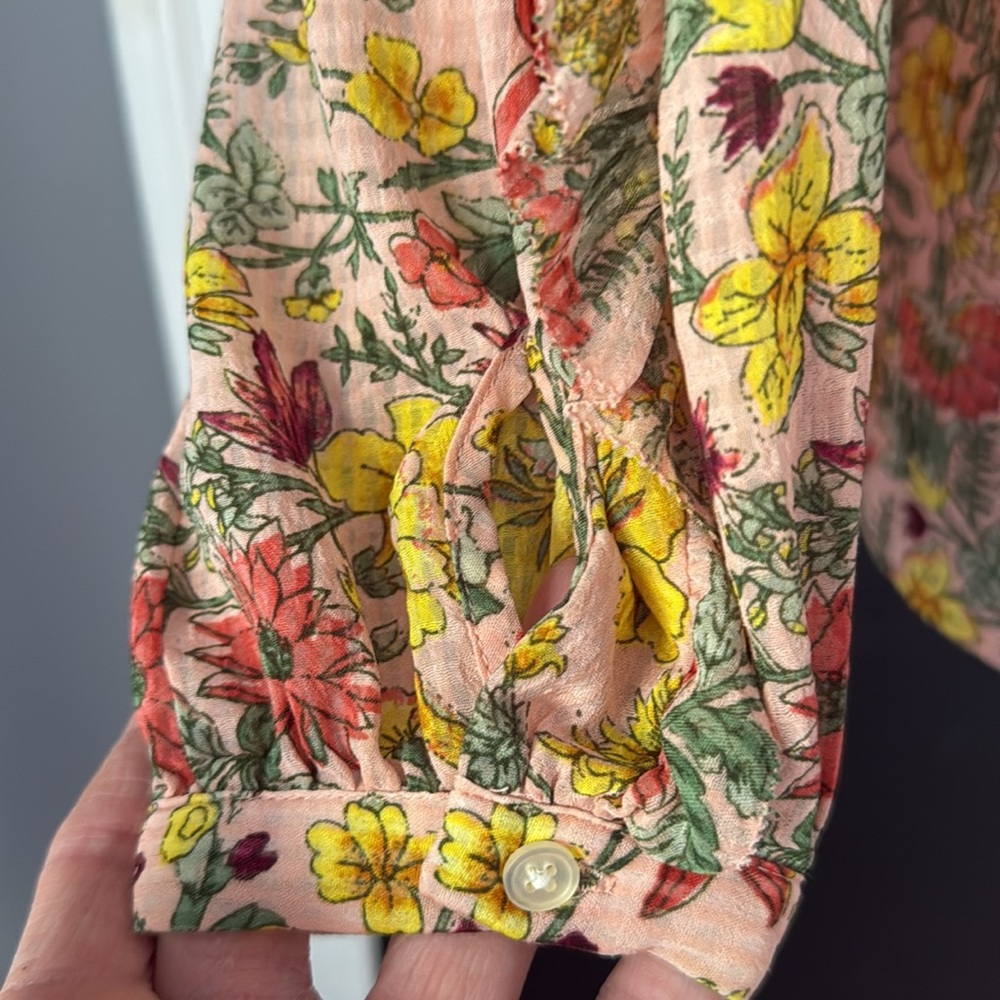 3/$18 LOFT Garden Ruffle Sleeve Blouse Size: L Length: 26” - Picture 6 of 8